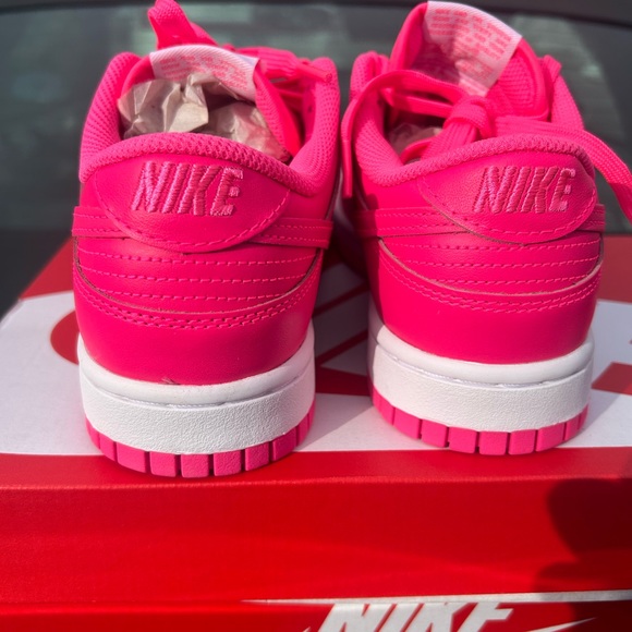 Hyper pink Nike dunks size 7.5 women’s - Picture 5 of 5